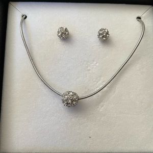 Necklace earrings set